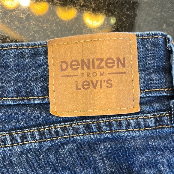 Denizen from Levi's Bermuda length Blue Jean Shorts with‎ Rolled Hems - Picture 5 of 7